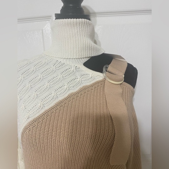 NWT 525 America Tan and Cream Off-the-Shoulder Sweater size XS - Picture 4 of 10
